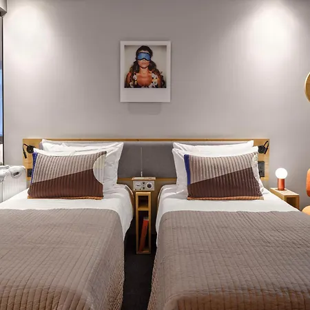 One Frankfurt-hauptbahnhof 4*