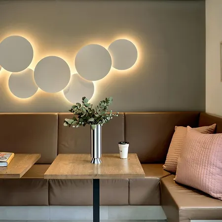 One Frankfurt-hauptbahnhof 4*