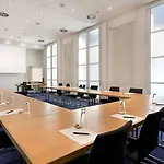 One Frankfurt-hauptbahnhof 호텔 3*