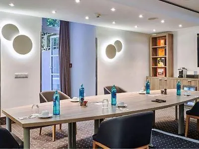 One Frankfurt-hauptbahnhof 호텔 4*