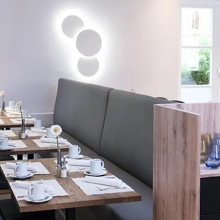 One Frankfurt-hauptbahnhof 호텔 4*