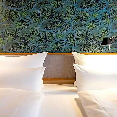 One Frankfurt-hauptbahnhof 3*