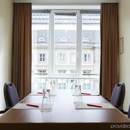 One Frankfurt-hauptbahnhof 호텔