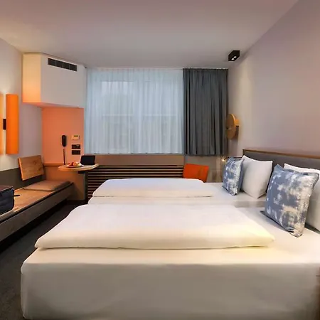 One Frankfurt-hauptbahnhof 호텔 4*