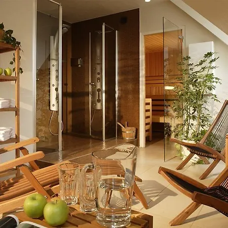 One Frankfurt-hauptbahnhof 호텔 4*