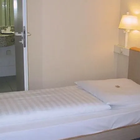 One Frankfurt-hauptbahnhof 호텔