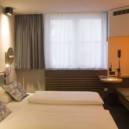 One Frankfurt-hauptbahnhof 4*